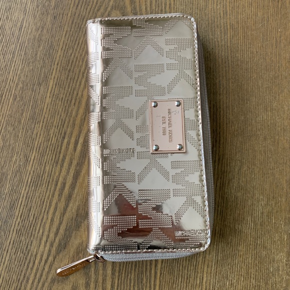 Rose Gold Michael Kors Wallet - Picture 1 of 7